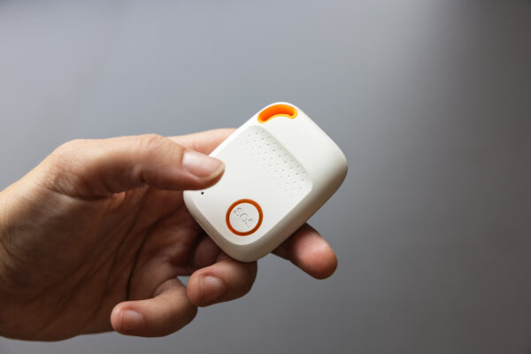 Eview EV-04: klein personenalarm met alarmknop, valdetectie en GPS