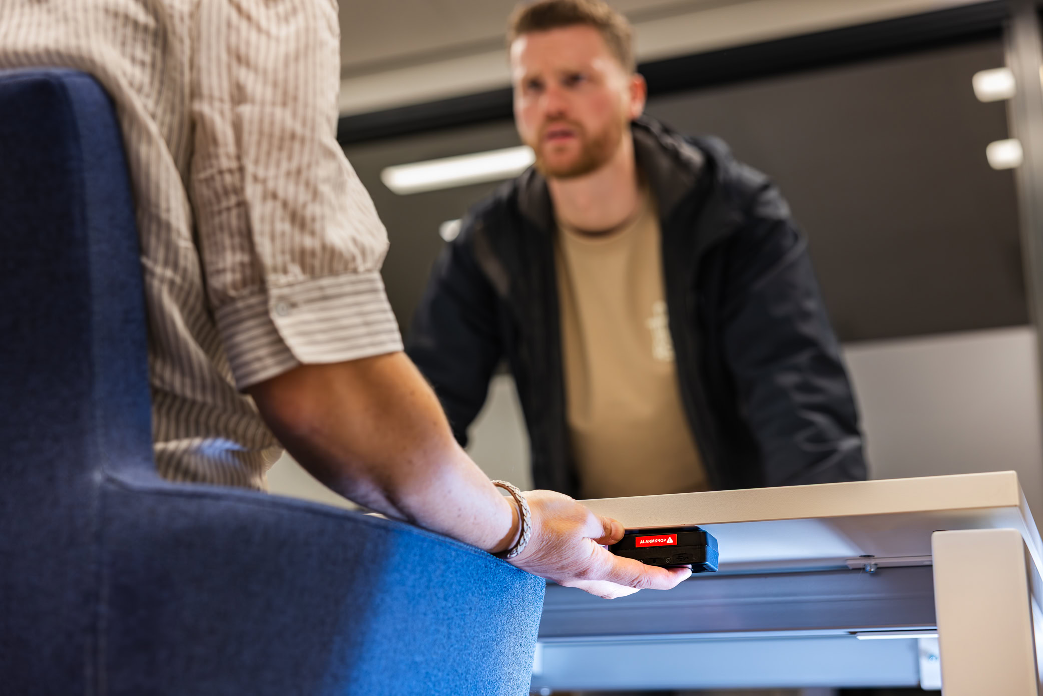 Queclink GL320MG: alarmknop voor spreekkamers, recepties en balies - Afbeelding 4