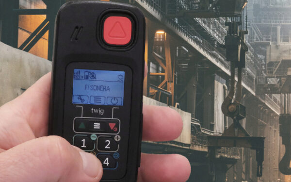 TWIG One: robuust man down alarm voor alleenwerkers in de industrie